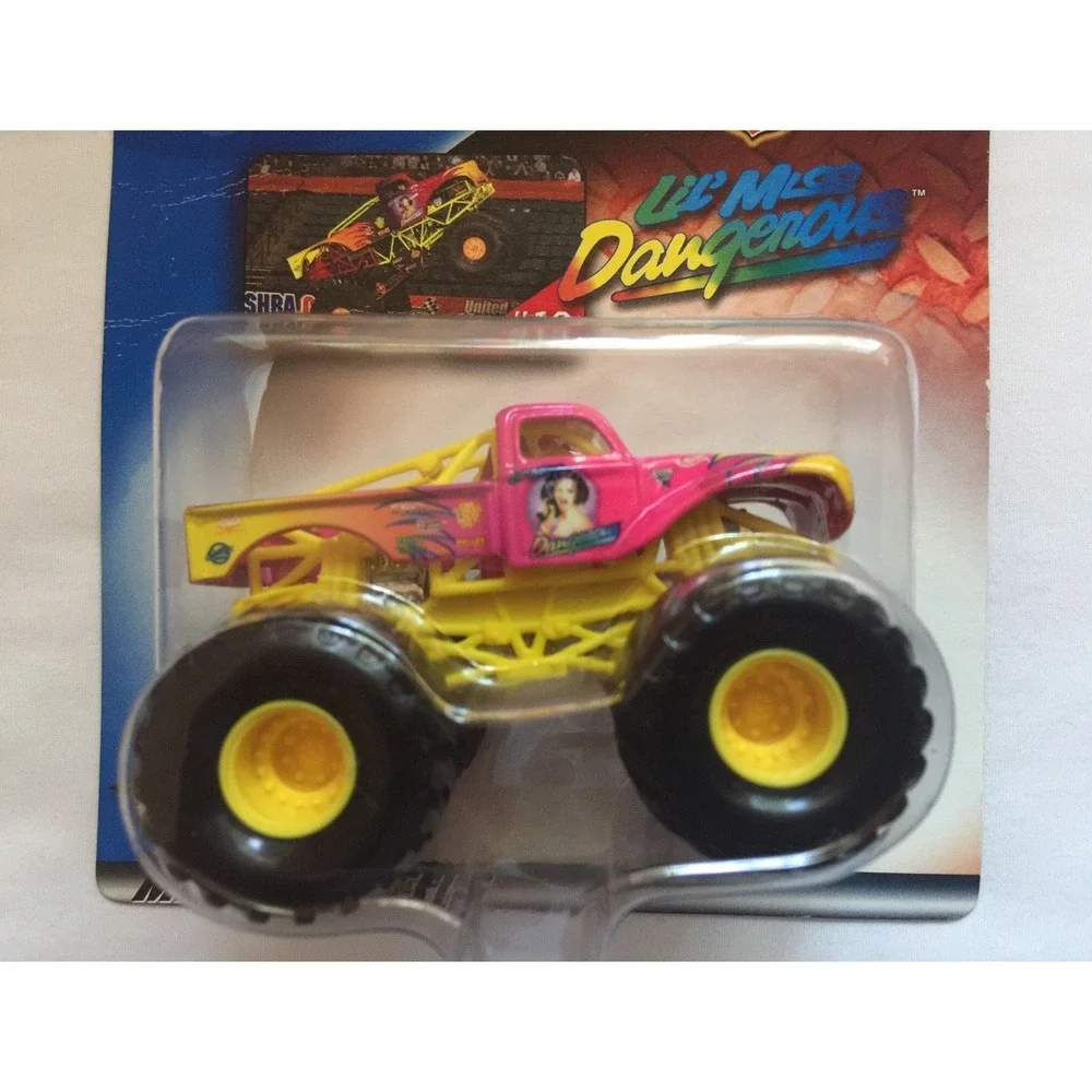 Hot Wheels Monster Jam Truck LiL' Miss Dangerous Die-cast 1/64 Scale‎ B3184-0718